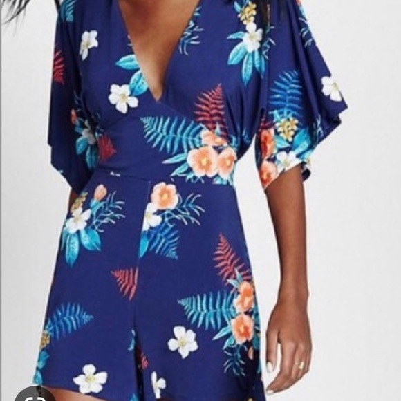 ⭐️EXPRESS FLORAL ROMPER SIZE LARGE - Picture 6 of 6